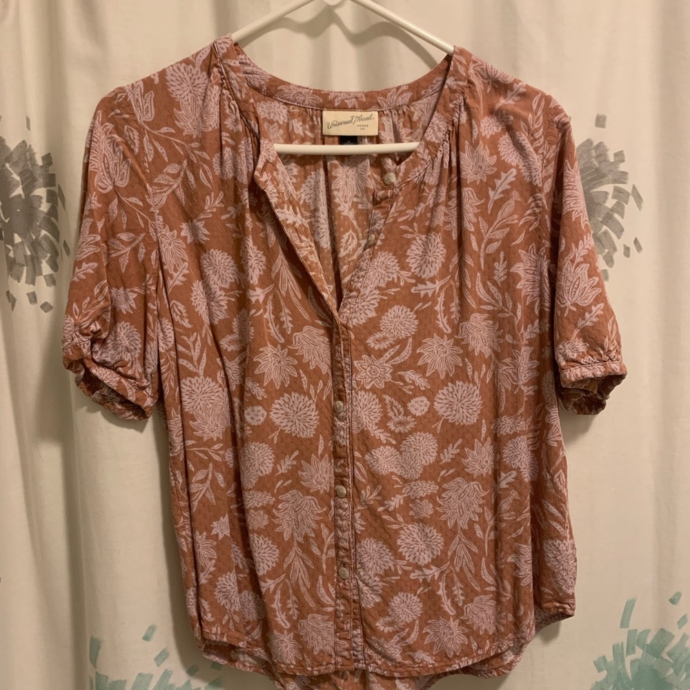 Universal Thread by Target shirt looks cute with jeans and sneakers no ironing !